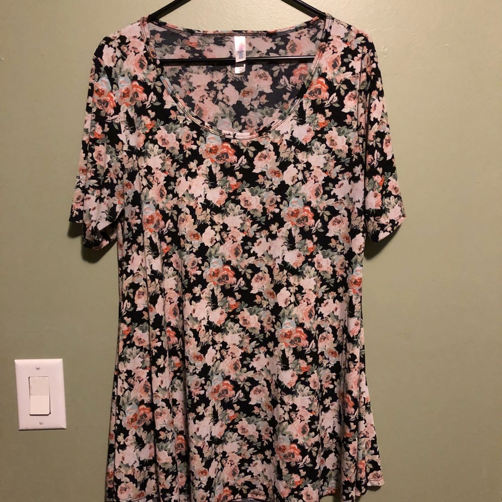 LuLaRoe floral silky Perfect-T! Size Large